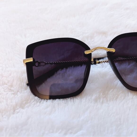 Gia Black Elegant Chain Link Oversized Sunglasses - Picture 2 of 9